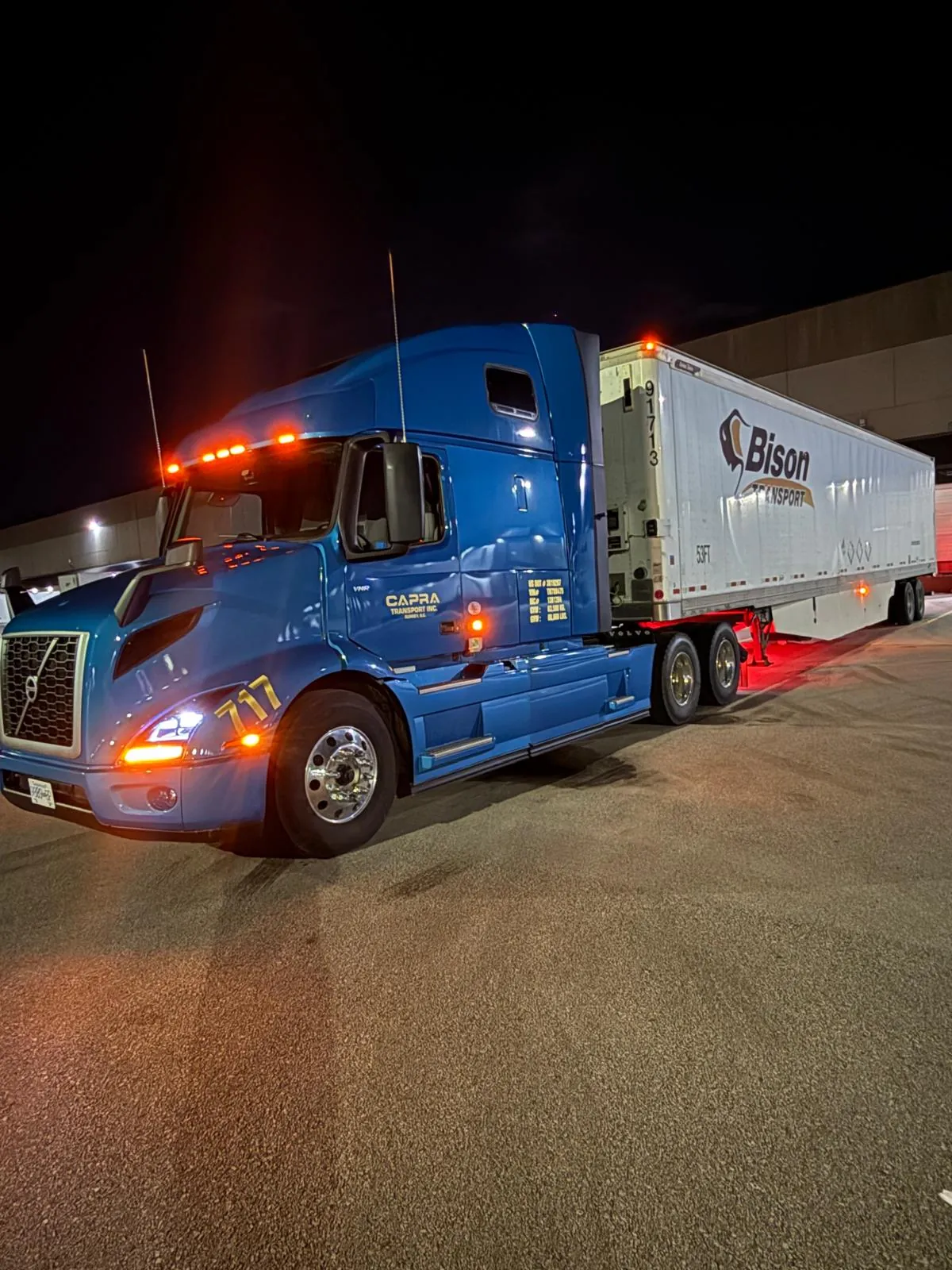 Capra Transport Unit 717, Volvo VNR